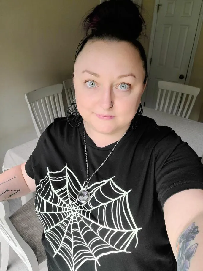 Heart Spider Web Tee - Unisex Shirt